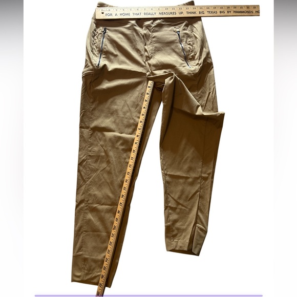 Athleta Midtown Ankle Pants Khaki Tan Size 6 Zip Pocket Tapered Stretch - Picture 3 of 5